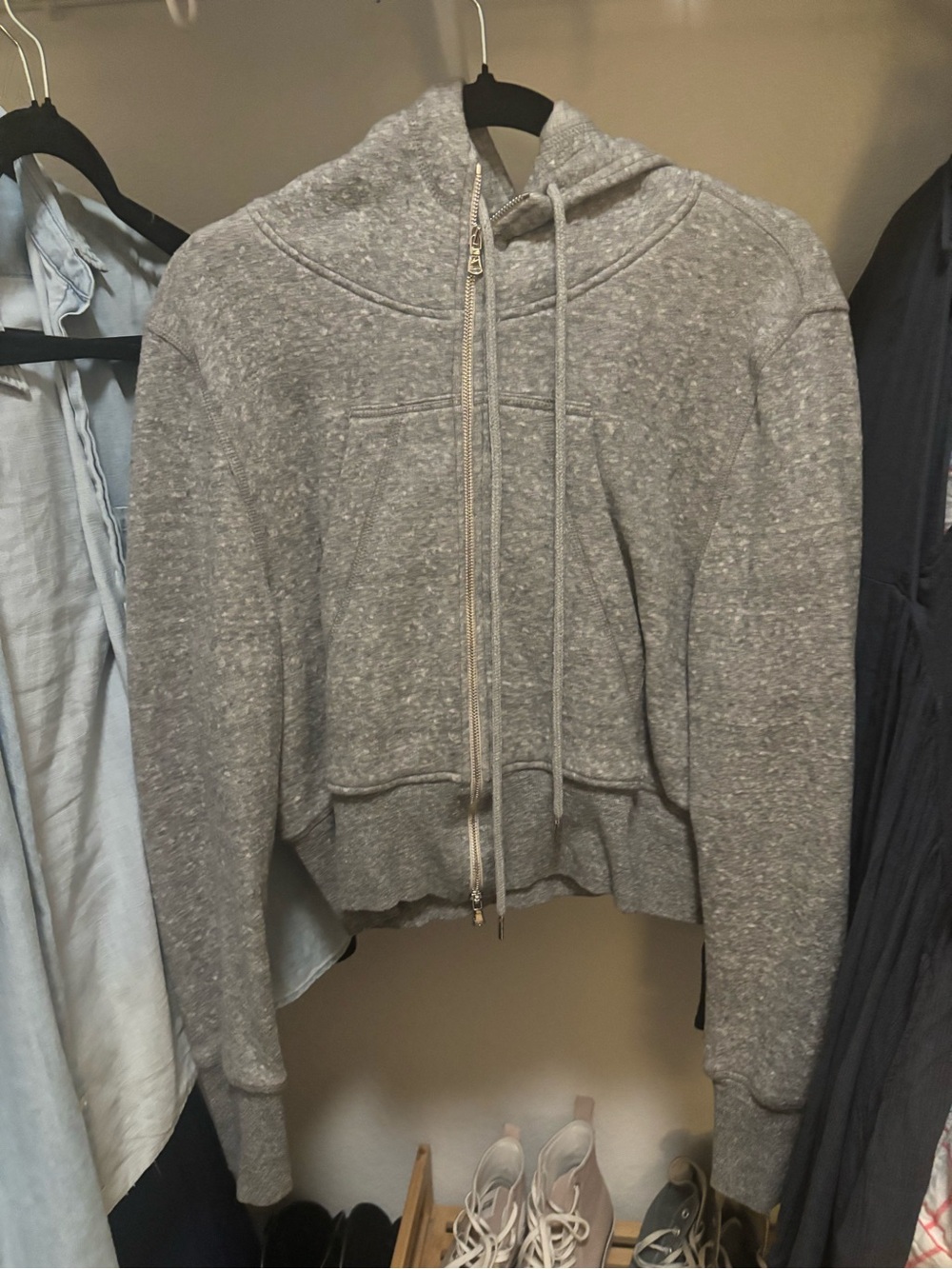 KES alpha cropped Gray Zip-Up Hoodiet